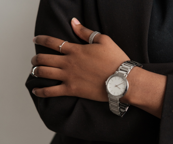 Jak wybrać zegarek damski dla bliskiej osoby?