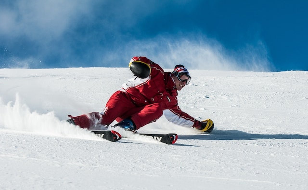 Jazda na nartach bez kijków – kiedy warto spróbować?