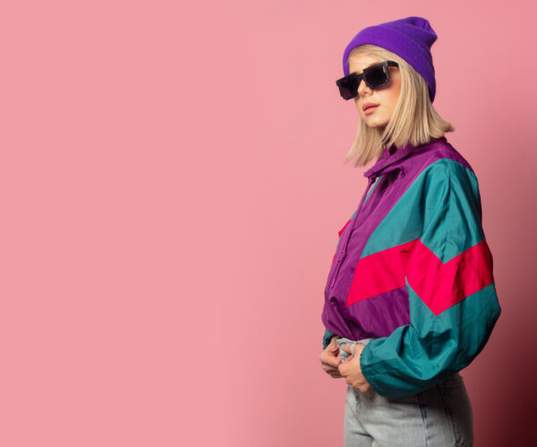 Moda lat 90. w streetwearze: powrót trendów sprzed dekad